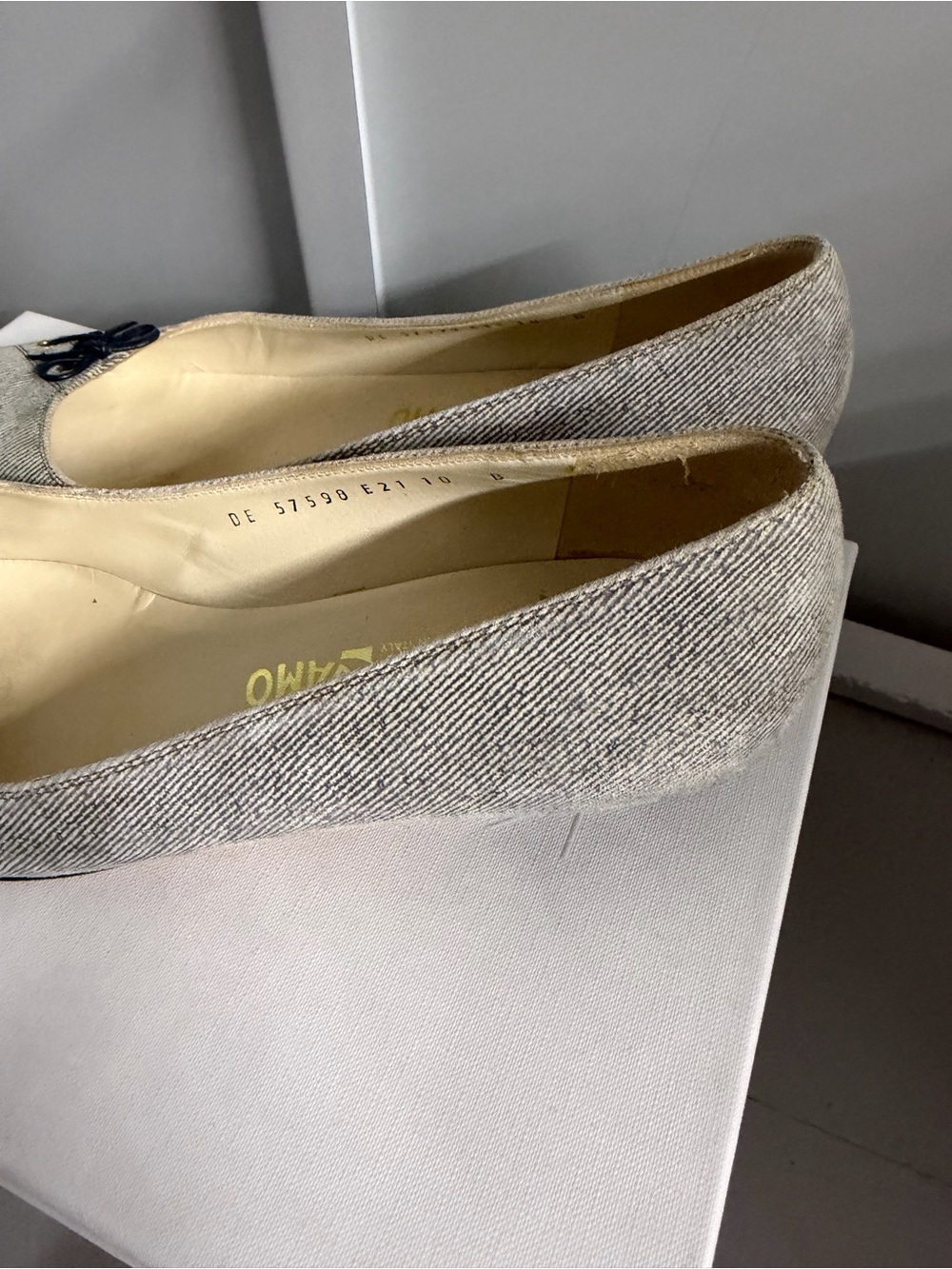 Salvatore Ferragamo Grey & White Striped Fabric Bow Pointed Toe Flats Size 10 B - Picture 8 of 13